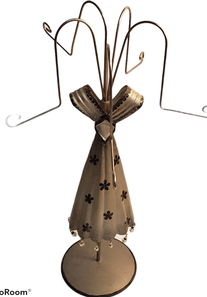 Cutest vintage necklace holder